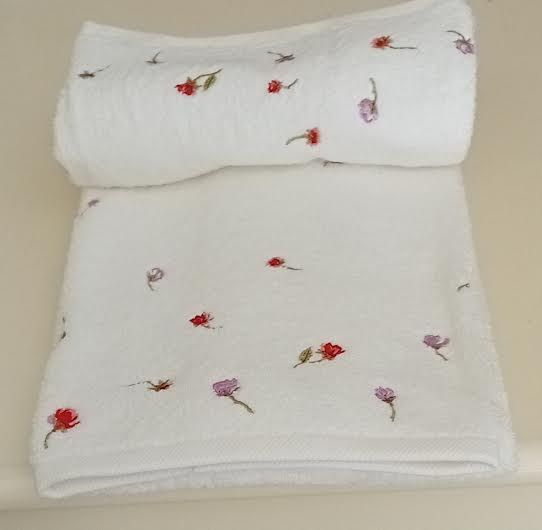 SET SPUGNA ASCIUGAMANO E OSPITE GINNY ZUCCHI